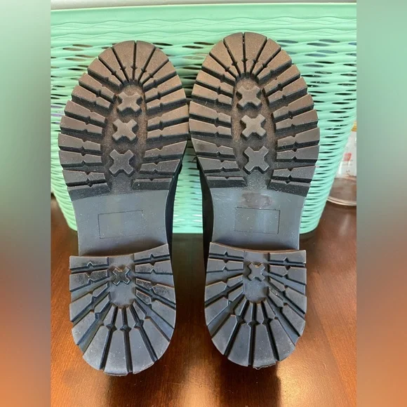 Diba Women's Black Round Toe Tassel shoes. Faux Suede/Leather - Picture 7 of 8